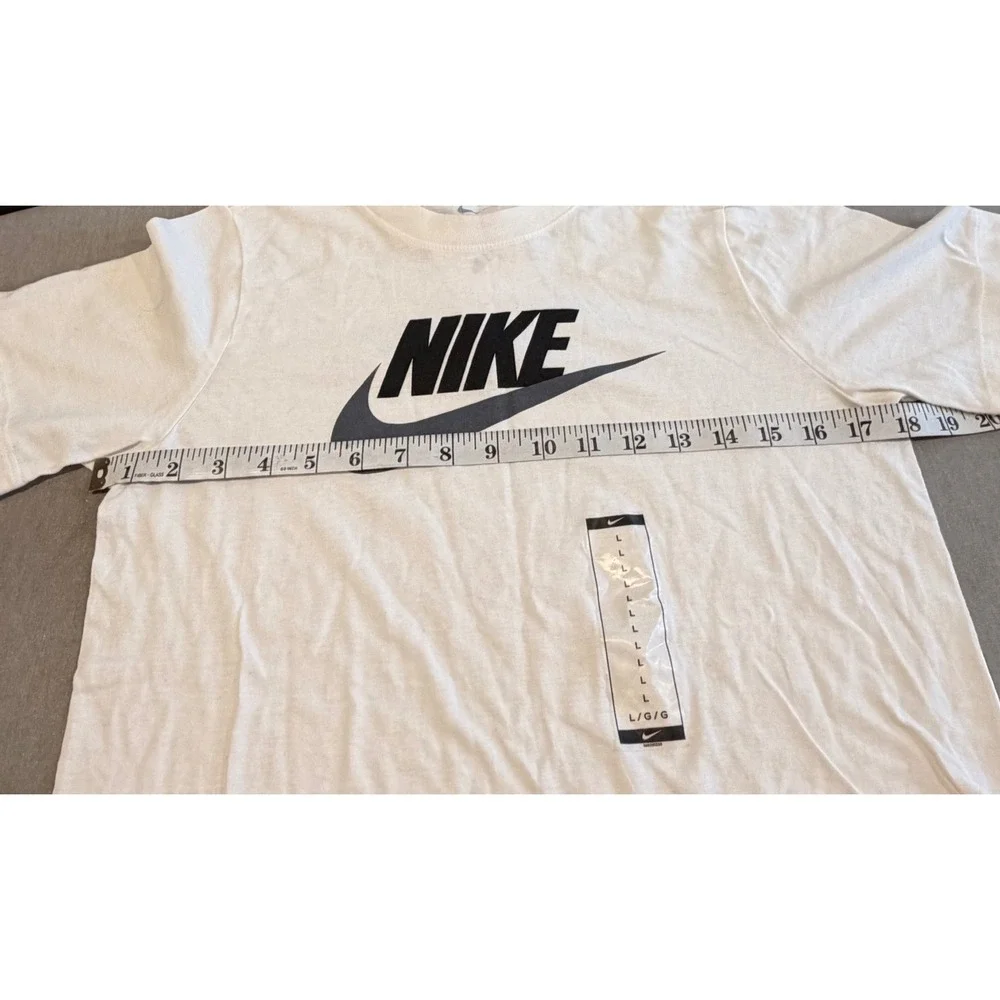 Nike Kids Sportswear Futura Logo T-Shirt White Black DV2579-100 Size L